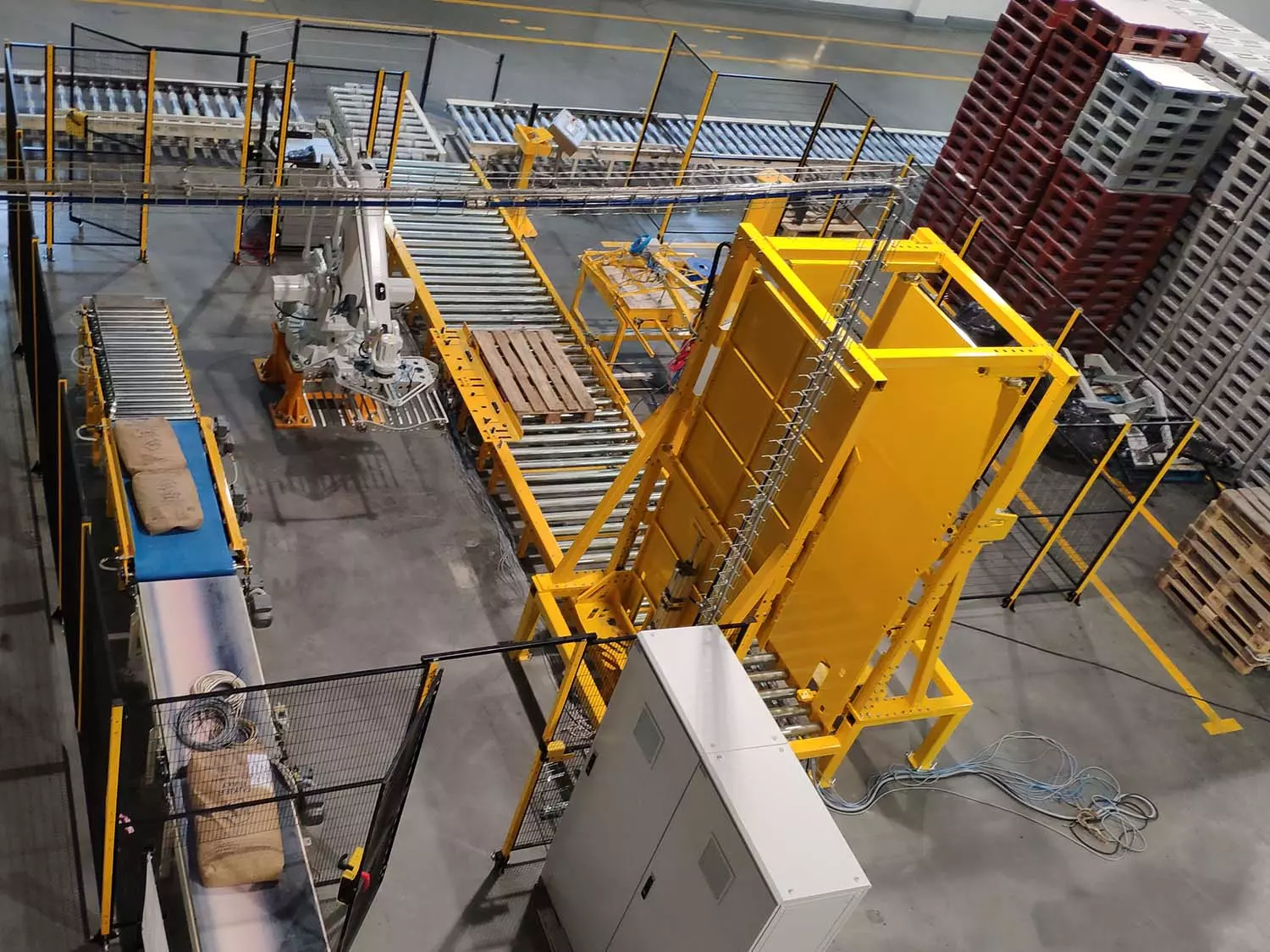 automatyzacja i robotyzacja w przemyśle spożywczym realizacje paletyzacja w produkcji integrator linii