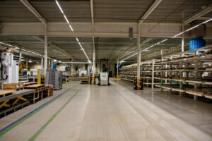 Wpływ automatycznej paletyzacji na logistykę magazynową i przepływ towarów